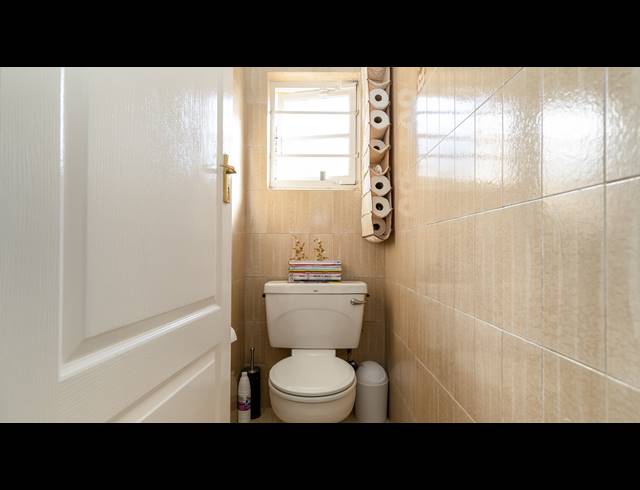 2 BEDROOM FREESTANDING RENTED IN RONDEBOSCH